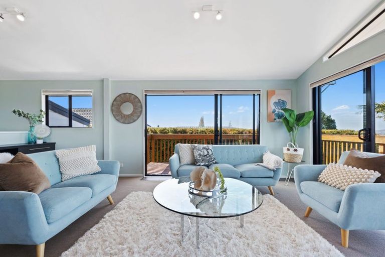 Photo of property in 4 Advene Road, Cockle Bay, Auckland, 2014