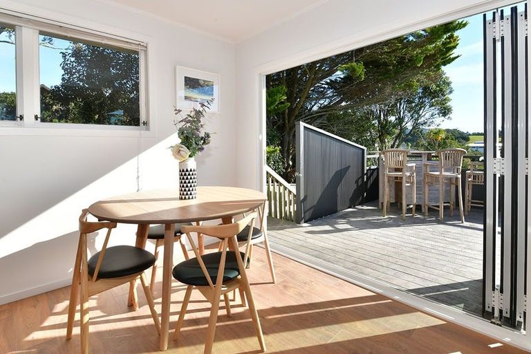 Photo of property in 2/8 Folkestone Street, Murrays Bay, Auckland, 0630