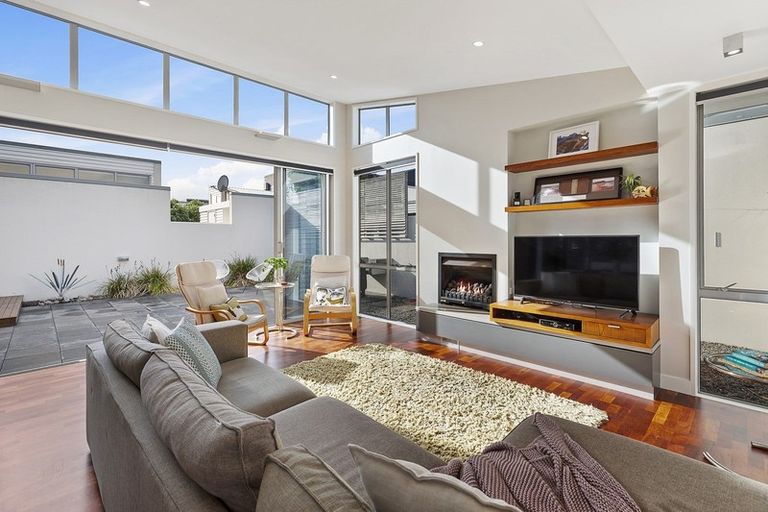 Photo of property in 6 Boardwalk Lane, Seatoun, Wellington, 6022