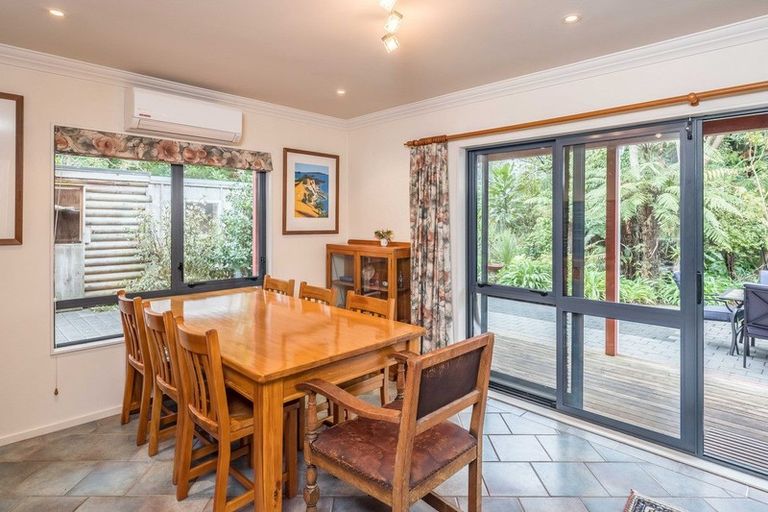Photo of property in 247 Te Moana Road, Waikanae, 5036