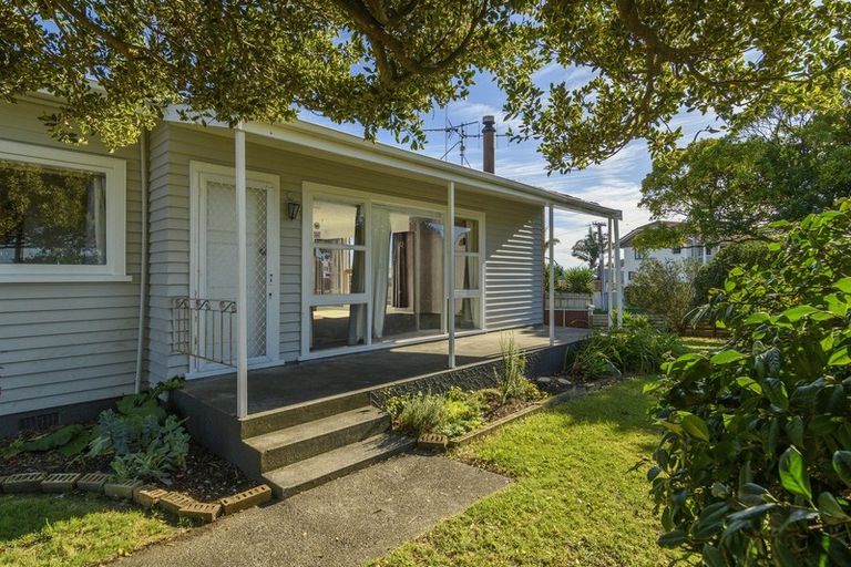 Photo of property in 2 Bellevue Road, Brookfield, Tauranga, 3110