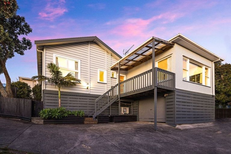 Photo of property in 1/13 Woodhouse Place, West Harbour, Auckland, 0618