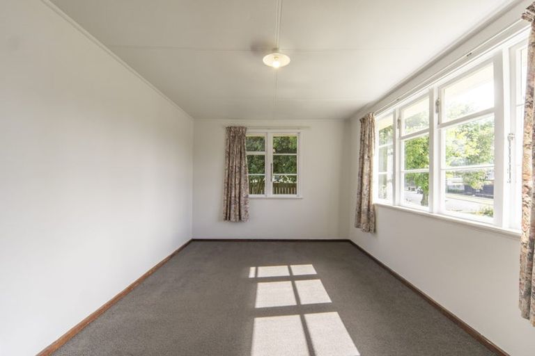 Photo of property in 5 Paul Crescent, Fairfield, Hamilton, 3214