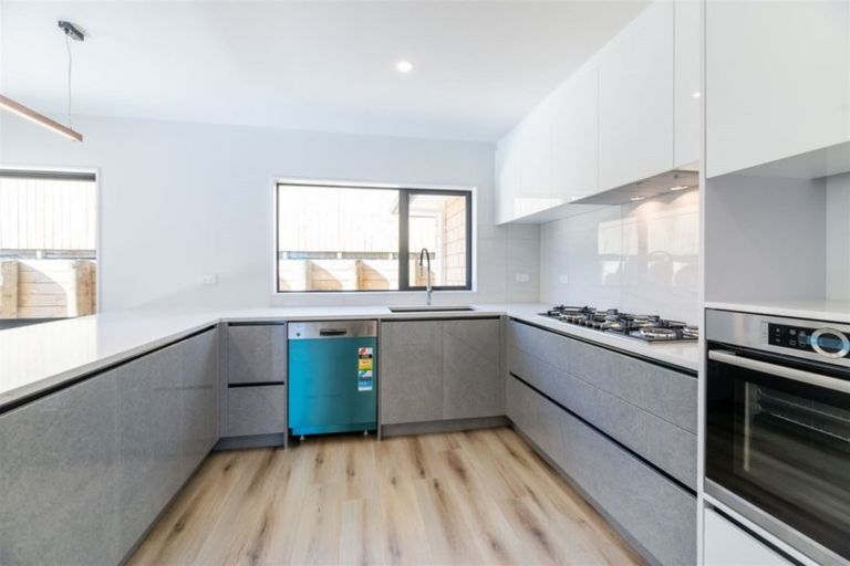 Photo of property in 13 Shibata Rise, Ranui, Auckland, 0612