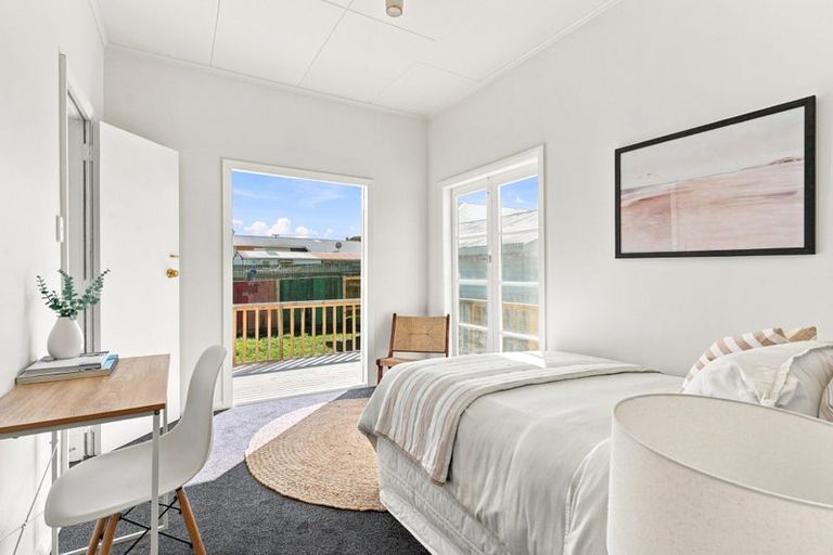 Photo of property in 1 Karewa Street, Castlecliff, Whanganui, 4501