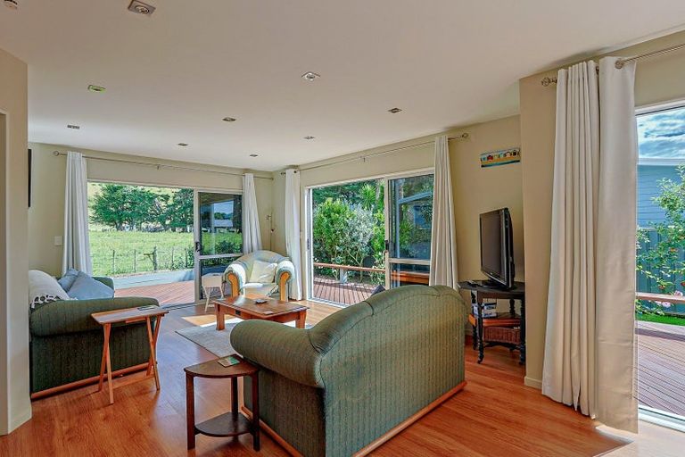Photo of property in 9 John Ross Place, Kairakau, Havelock North, 4295