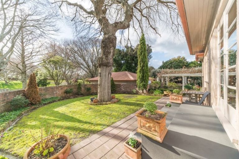 Photo of property in 10 Awatea Terrace, Hokowhitu, Palmerston North, 4410