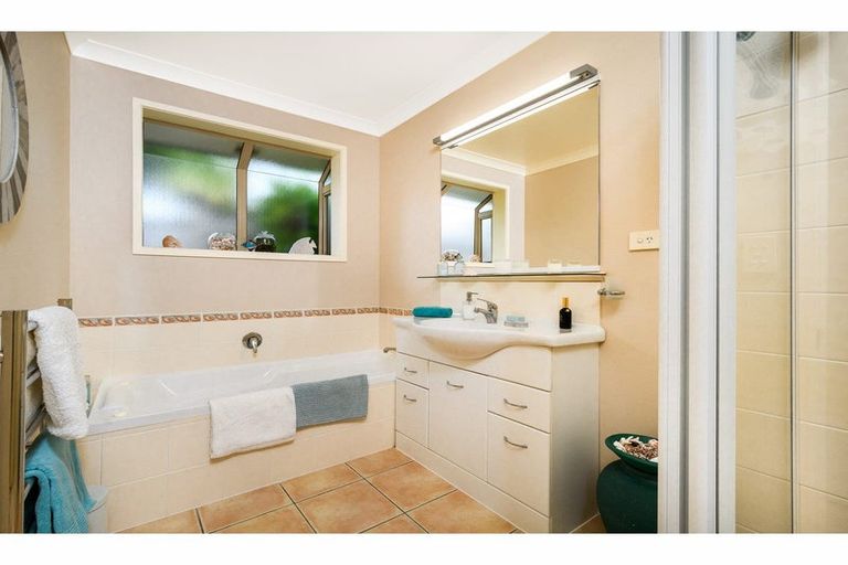 Photo of property in 34 Starlight Cove, Hobsonville, Auckland, 0618