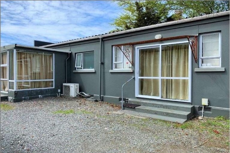 Photo of property in 9 Memorial Avenue, Ilam, Christchurch, 8053