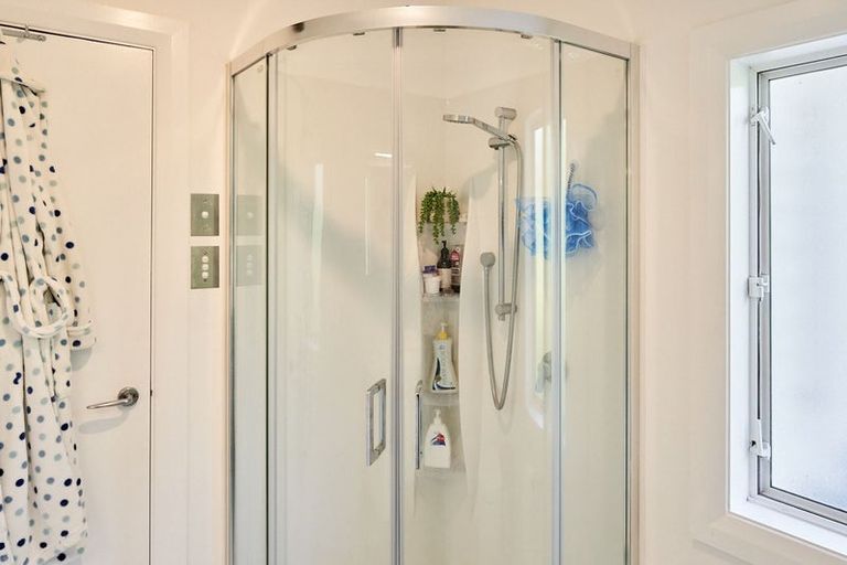 Photo of property in 1 Singers Road, Korokoro, Lower Hutt, 5012