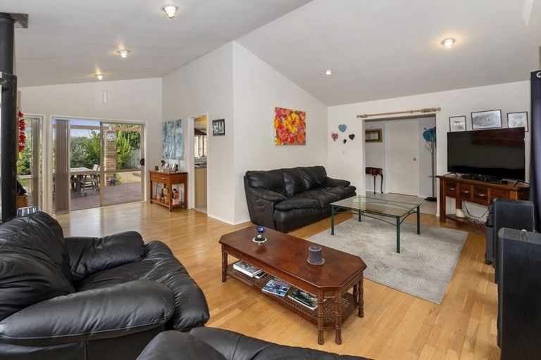 Photo of property in 81 Summerland Drive, Henderson, Auckland, 0612