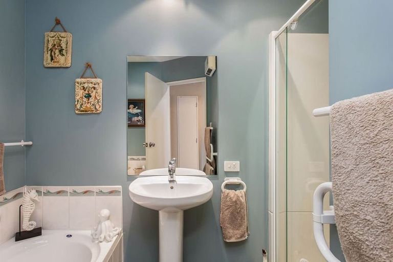 Photo of property in 17a Young Street, Somerfield, Christchurch, 8024