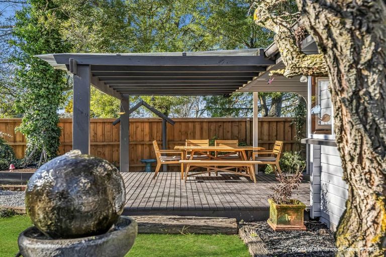 Photo of property in 6 Avoca Place, Darfield, 7510