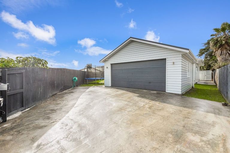 Photo of property in 16 Aitkenhead Court, Parakai, 0830