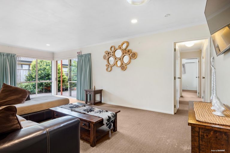 Photo of property in 66 Sandwick Drive, Weymouth, Auckland, 2103