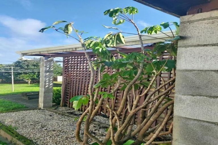 Photo of property in 72 Sylvan Crescent, Te Atatu South, Auckland, 0610