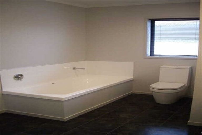 Photo of property in 24 Sunstone Crescent, Brown Owl, Upper Hutt, 5018