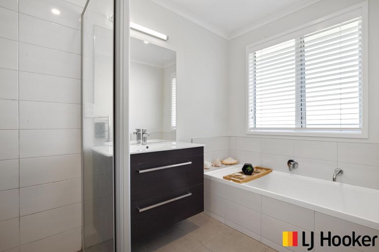 Photo of property in 2 Okohaka Avenue, Glenbrook, Waiuku, 2681