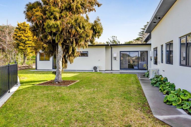 Photo of property in 2 Marsden Place, Hurworth, New Plymouth, 4310