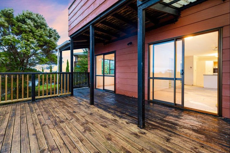 Photo of property in 1/16 Glen Vista Place, Bayview, Auckland, 0629