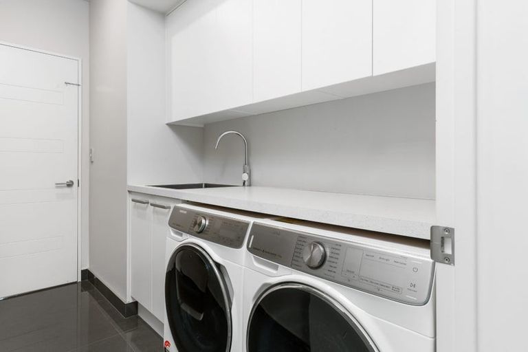 Photo of property in 1 Bargrove Close, Halswell, Christchurch, 8025