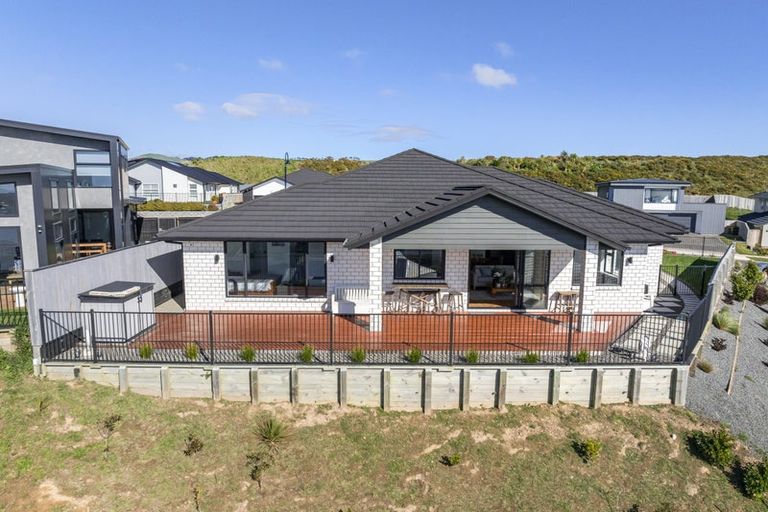 Photo of property in 56 Queen Charlotte Drive, Aotea, Porirua, 5024