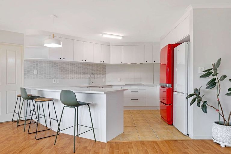 Photo of property in 9 Fleetwood Drive, Henderson, Auckland, 0612