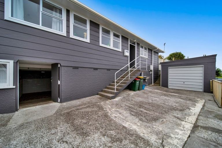 Photo of property in 5 Anson Place, Westown, New Plymouth, 4310