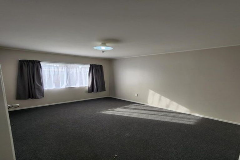 Photo of property in 2/34 Shifnal Drive, Randwick Park, Auckland, 2105