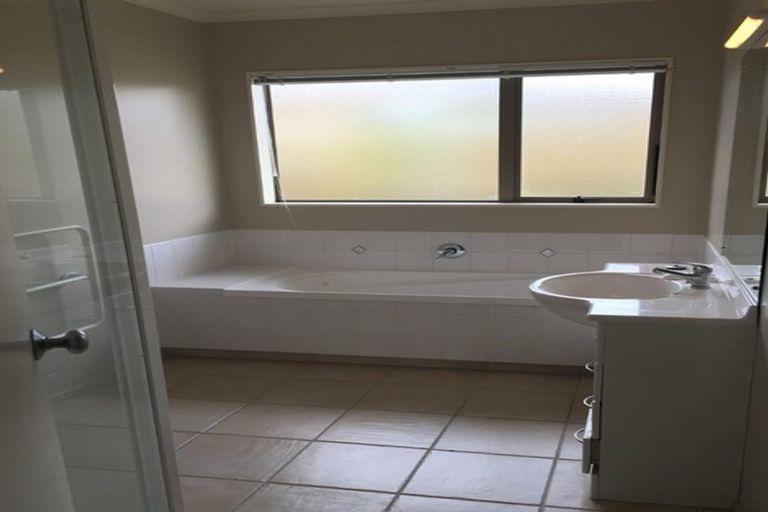 Photo of property in 28 Richfield Crescent, Westgate, Auckland, 0614