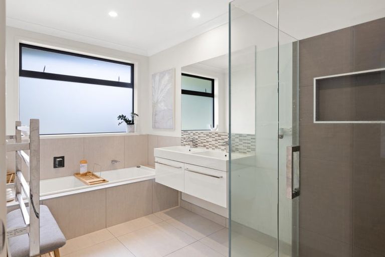 Photo of property in 23 Waldorf Crescent, Orewa, 0931