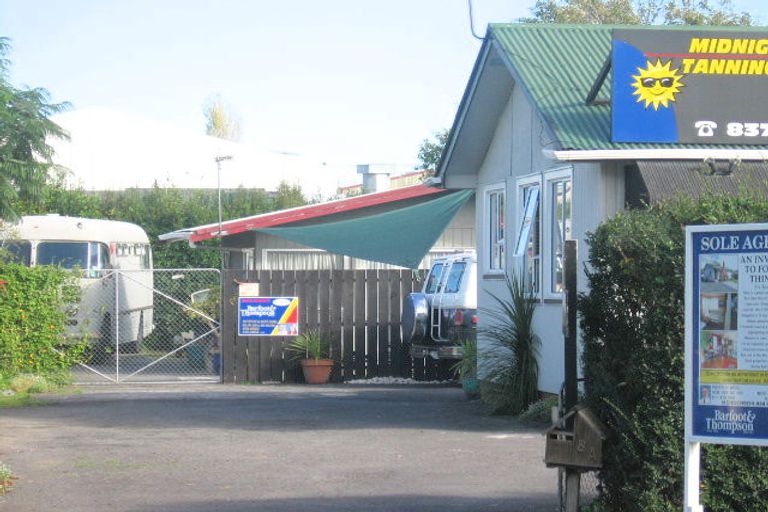 Photo of property in 1/8 Keeling Road, Henderson, Auckland, 0612