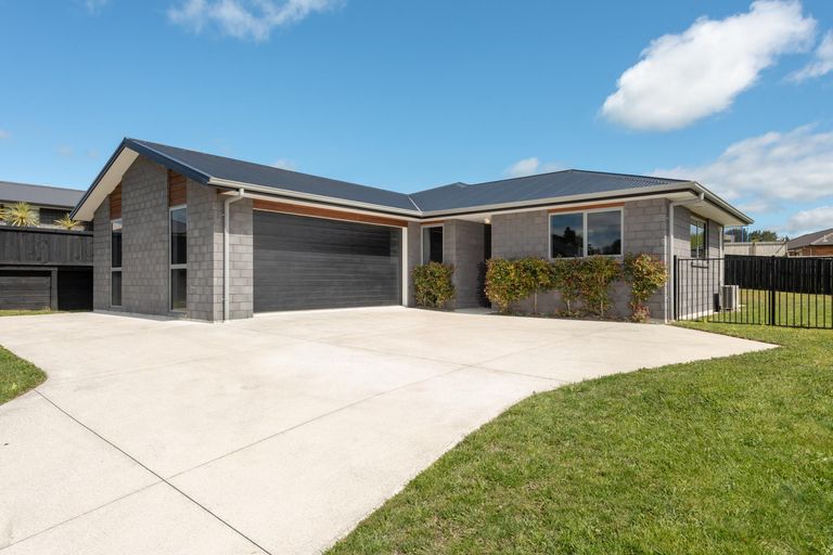 Photo of property in 21 Fairfax Crescent, Pyes Pa, Tauranga, 3112