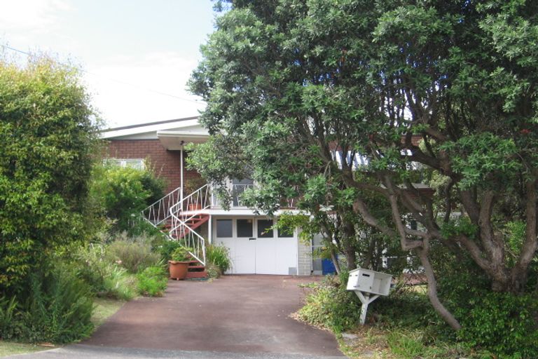 Photo of property in 1 Gulf View Road, Murrays Bay, Auckland, 0630