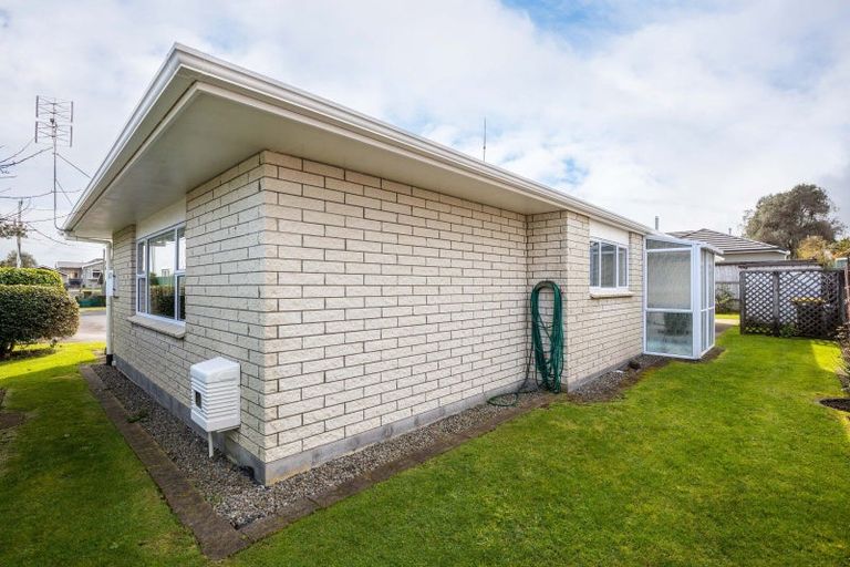 Photo of property in 2/17 Whiteley Street, Moturoa, New Plymouth, 4310