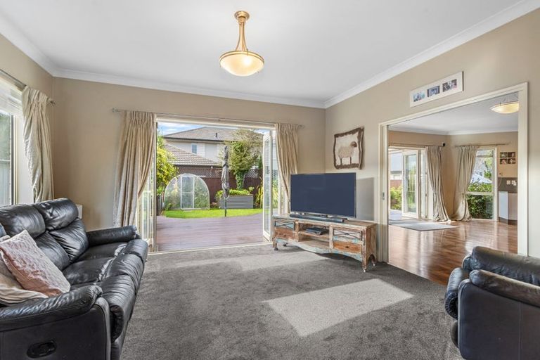 Photo of property in 137 Centaurus Road, Saint Martins, Christchurch, 8022