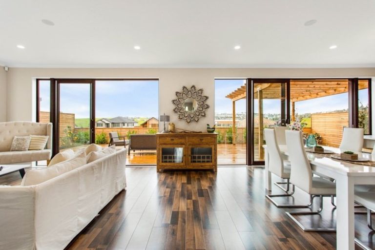 Photo of property in 17 Tawatawa Street, Long Bay, Auckland, 0630