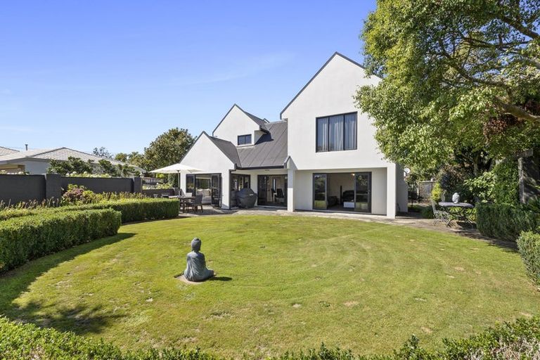 Photo of property in 7 Taylor Place, Merrilands, New Plymouth, 4312