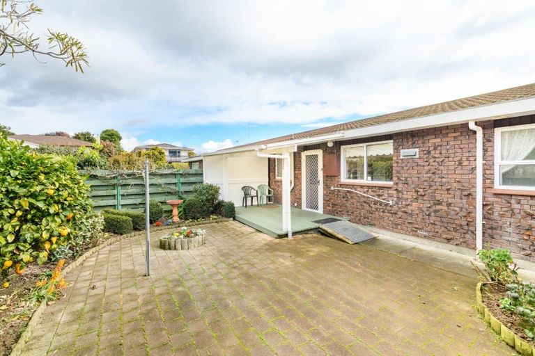 Photo of property in 1 Wharite Place, Awapuni, Palmerston North, 4412