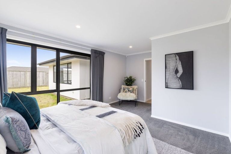Photo of property in 202 Pacific Drive, Fitzherbert, Palmerston North, 4410