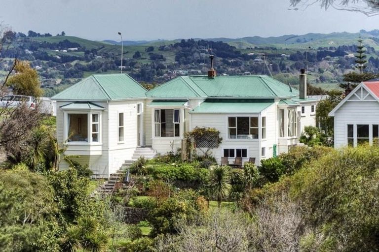 Photo of property in 13 Roslyn Road, Bluff Hill, Napier, 4110