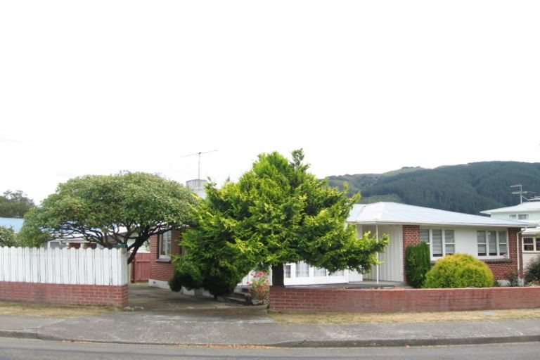 Photo of property in 15 Ruru Crescent, Heretaunga, Upper Hutt, 5018