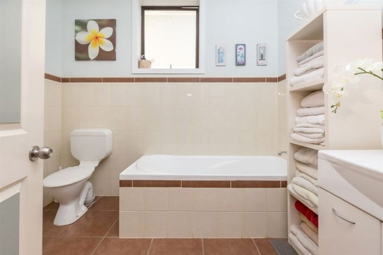 Photo of property in 20 Northland Road, Northland, Wellington, 6012