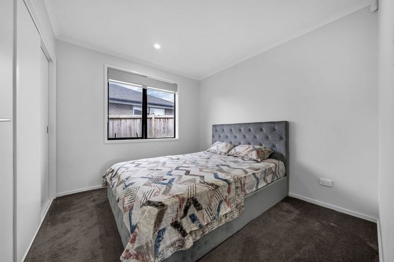 Photo of property in 33 Harry Richards Way, Pokeno, 2402