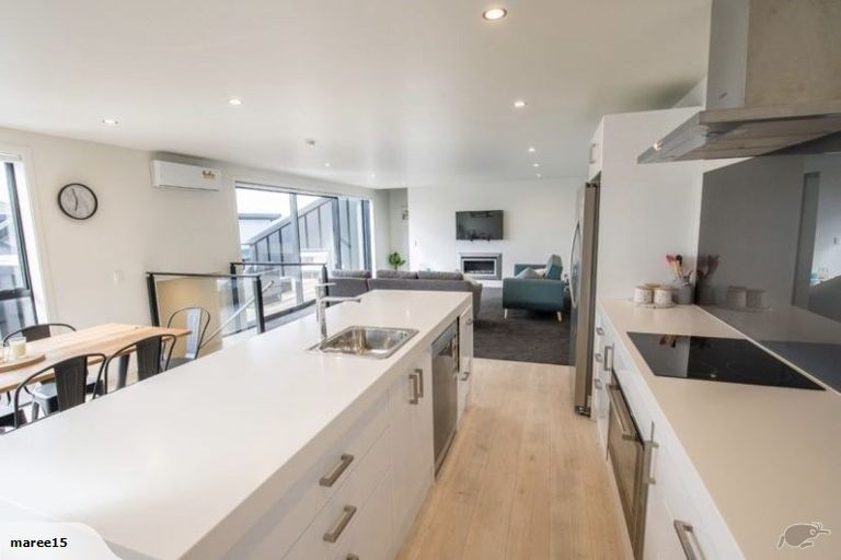 Photo of property in 11b Saint Peters Place, Queenstown, 9300