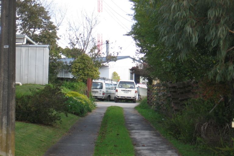 Photo of property in 54 Taipari Road, Te Atatu Peninsula, Auckland, 0610