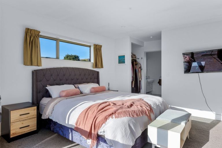 Photo of property in 4 Gwen Place, Redwood, Christchurch, 8051