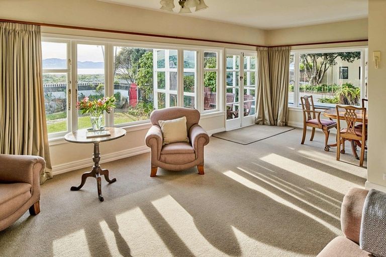 Photo of property in 1 Heketara Street, Eastbourne, Lower Hutt, 5013