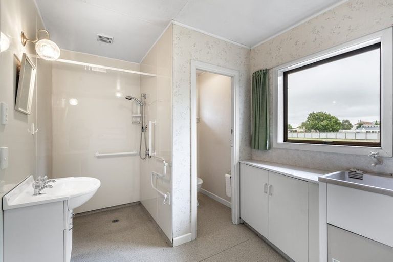 Photo of property in 6 Coutts Road, Gore, 9710