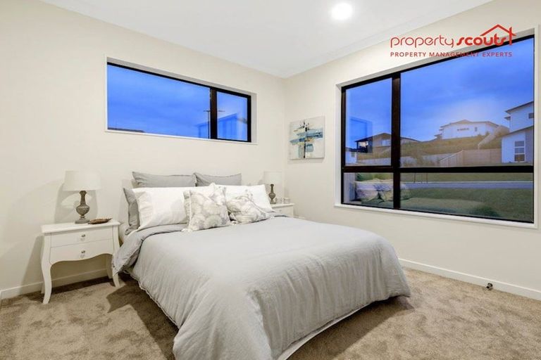Photo of property in 19 Syd Grant Crescent, Orewa, 0931
